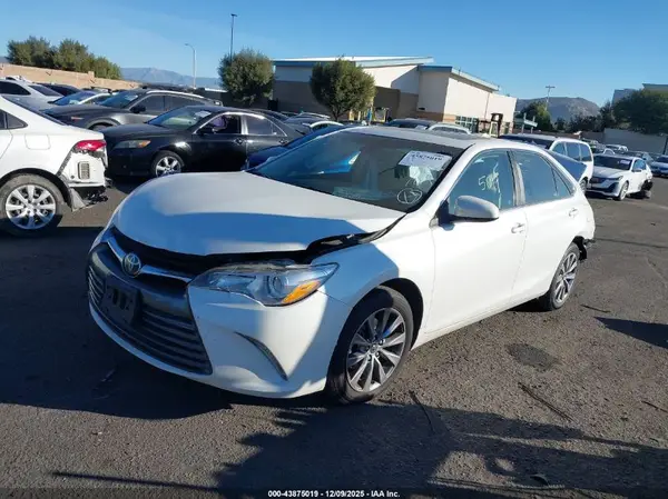 4T1BF1FK8GU571563 2016 TOYOTA CAMRY - Image 2