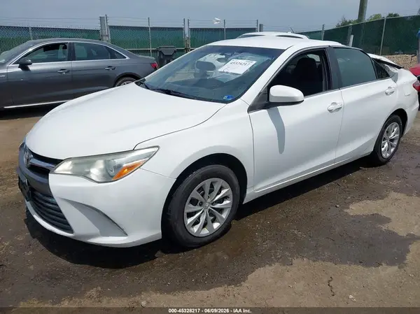 4T1BF1FK8GU572695 2016 TOYOTA CAMRY - Image 2