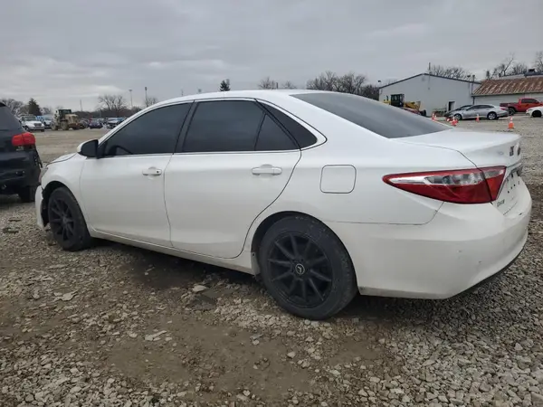 4T1BF1FK8GU575015 2016 TOYOTA CAMRY - Image 2