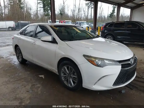 4T1BF1FK8GU581588 2016 TOYOTA CAMRY - Image 1