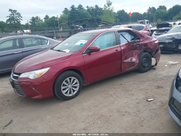 4T1BF1FK8GU587990 2016 TOYOTA CAMRY - Image 2