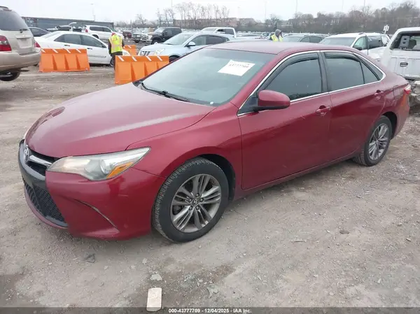 4T1BF1FK8GU588038 2016 TOYOTA CAMRY - Image 2