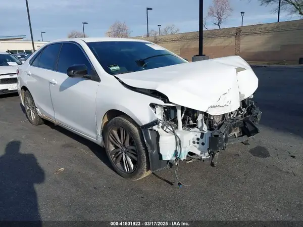 4T1BF1FK8GU597354 2016 TOYOTA CAMRY - Image 1