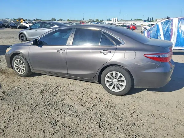 4T1BF1FK8HU268705 2017 TOYOTA CAMRY - Image 2
