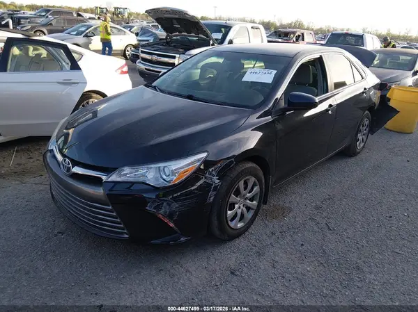 4T1BF1FK8HU268932 2017 TOYOTA CAMRY - Image 2