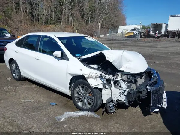 4T1BF1FK8HU275590 2017 TOYOTA CAMRY - Image 1