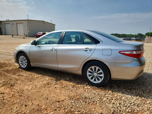 4T1BF1FK8HU293748 2017 TOYOTA CAMRY - Image 2