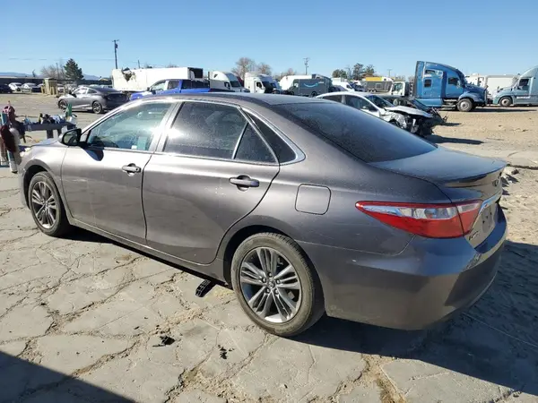 4T1BF1FK8HU305753 2017 TOYOTA CAMRY - Image 2