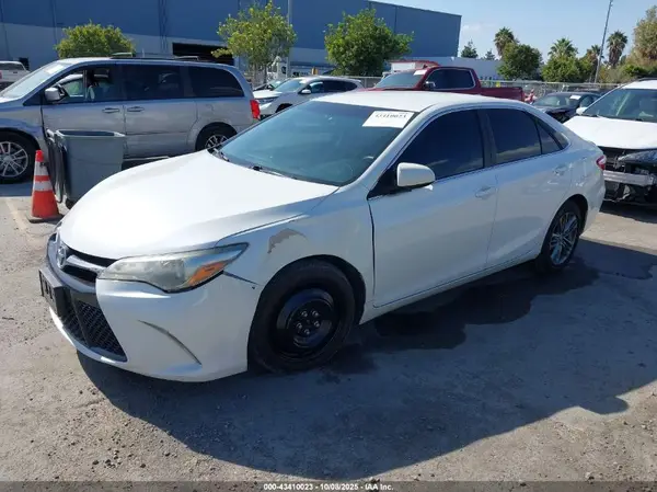 4T1BF1FK8HU306045 2017 TOYOTA CAMRY - Image 2