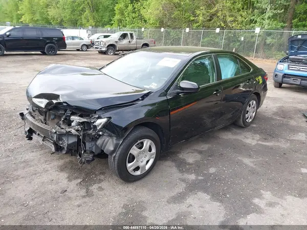 4T1BF1FK8HU310533 2017 TOYOTA CAMRY - Image 2