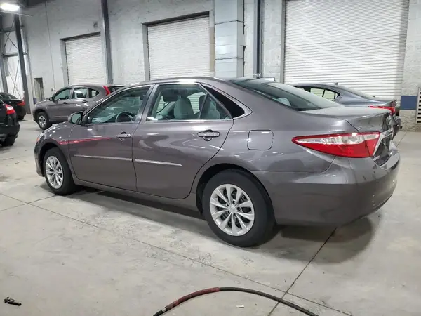 4T1BF1FK8HU317952 2017 TOYOTA CAMRY - Image 2