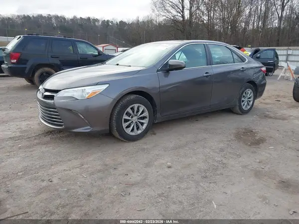 4T1BF1FK8HU319040 2017 TOYOTA CAMRY - Image 2