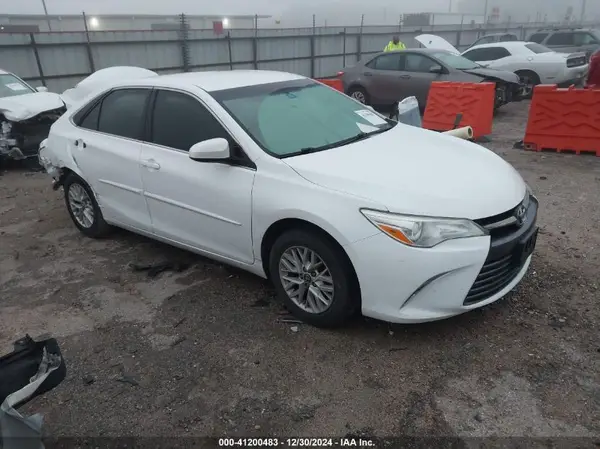 4T1BF1FK8HU324075 2017 TOYOTA CAMRY - Image 1