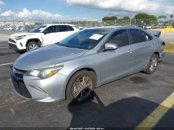 4T1BF1FK8HU329650 2017 TOYOTA CAMRY - Image 2
