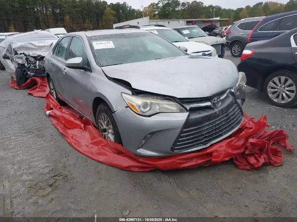 4T1BF1FK8HU338946 2017 TOYOTA CAMRY - Image 1