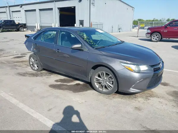 4T1BF1FK8HU339501 2017 TOYOTA CAMRY - Image 1