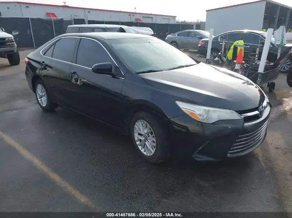 4T1BF1FK8HU343001 2017 TOYOTA CAMRY - Image 1