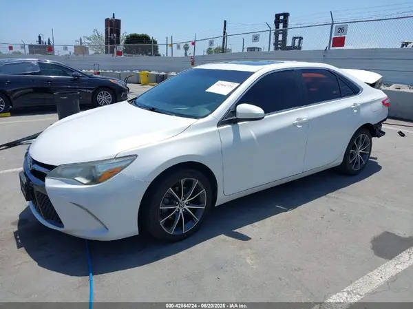 4T1BF1FK8HU348960 2017 TOYOTA CAMRY - Image 2
