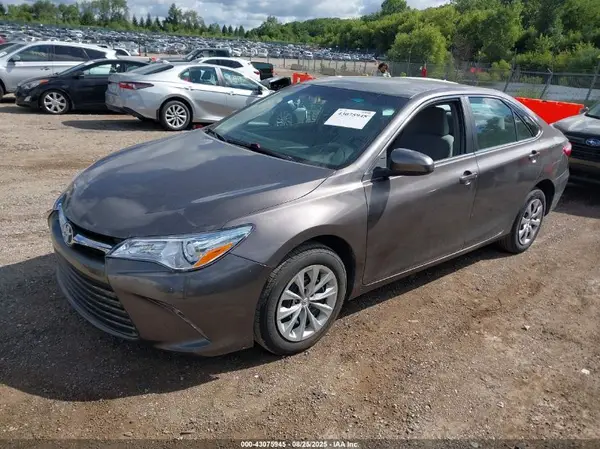 4T1BF1FK8HU358694 2017 TOYOTA CAMRY - Image 2