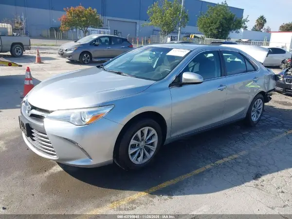 4T1BF1FK8HU361563 2017 TOYOTA CAMRY - Image 2