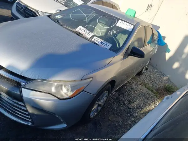 4T1BF1FK8HU363815 2017 TOYOTA CAMRY - Image 2