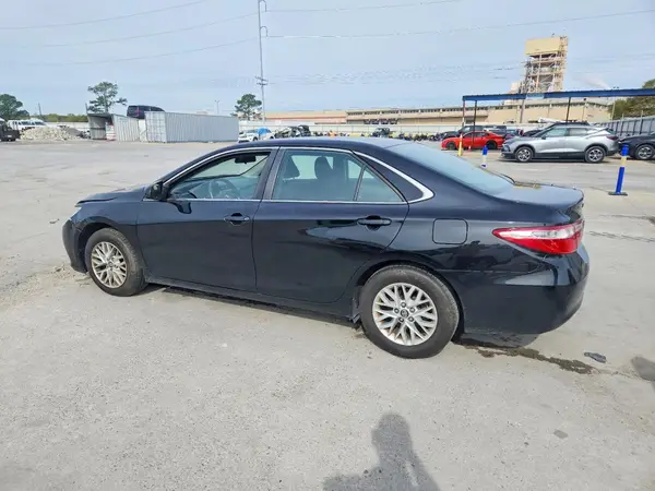4T1BF1FK8HU372899 2017 TOYOTA CAMRY - Image 2