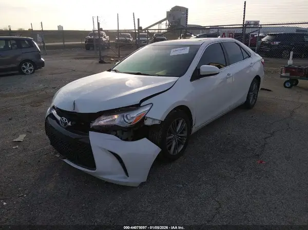 4T1BF1FK8HU385037 2017 TOYOTA CAMRY - Image 2