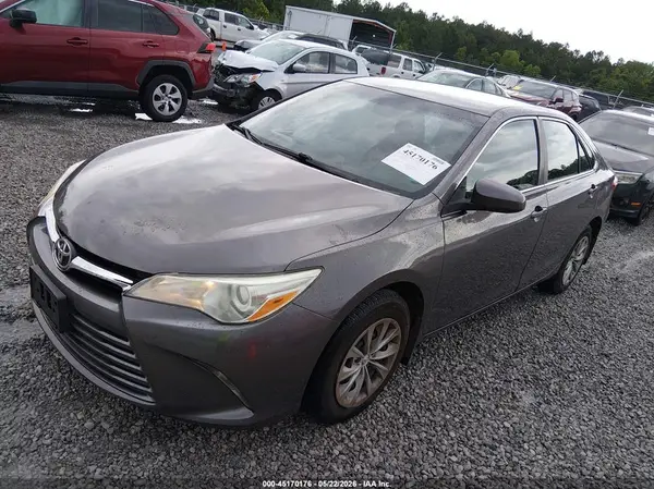 4T1BF1FK8HU385877 2017 TOYOTA CAMRY - Image 2