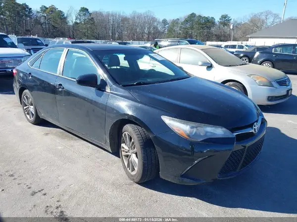 4T1BF1FK8HU386365 2017 TOYOTA CAMRY - Image 1