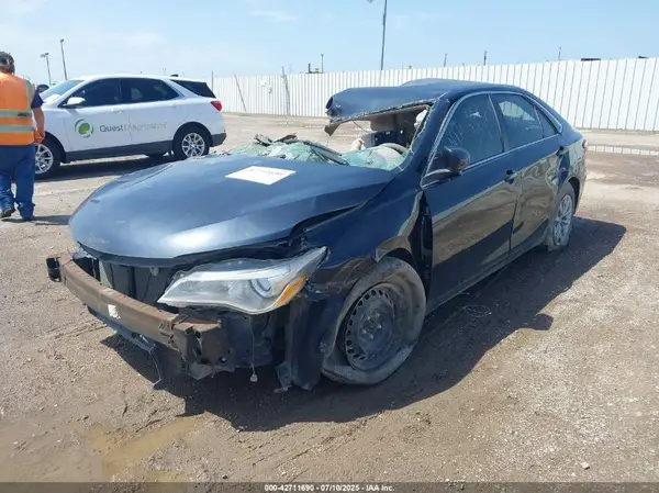 4T1BF1FK8HU386964 2017 TOYOTA CAMRY - Image 2