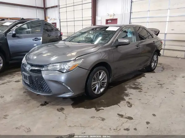 4T1BF1FK8HU392702 2017 TOYOTA CAMRY - Image 2
