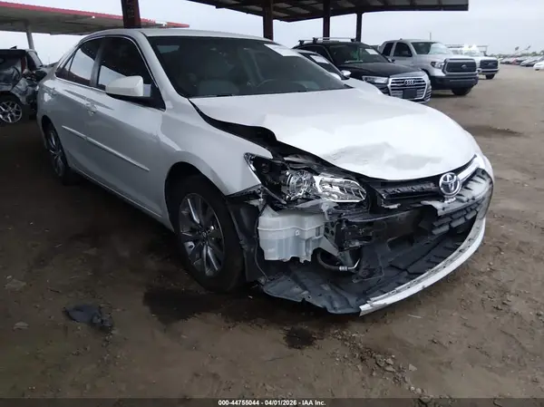 4T1BF1FK8HU412060 2017 TOYOTA CAMRY - Image 1