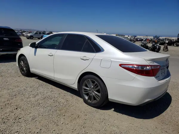 4T1BF1FK8HU414018 2017 TOYOTA CAMRY - Image 2
