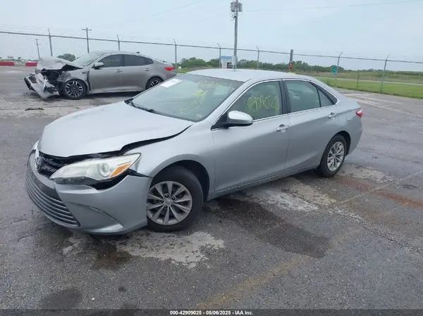 4T1BF1FK8HU414519 2017 TOYOTA CAMRY - Image 2