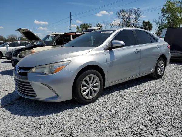 4T1BF1FK8HU416268 2017 TOYOTA CAMRY - Image 1