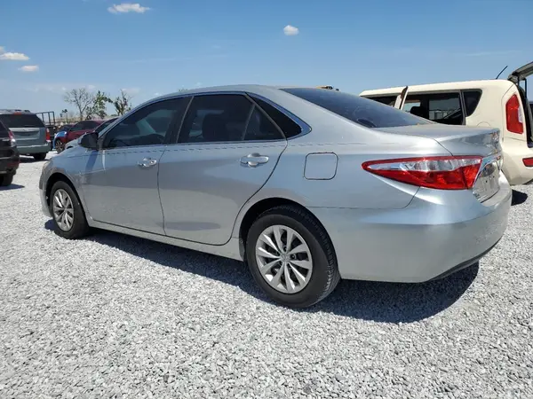 4T1BF1FK8HU416268 2017 TOYOTA CAMRY - Image 2
