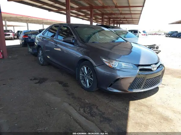 4T1BF1FK8HU430414 2017 TOYOTA CAMRY - Image 1