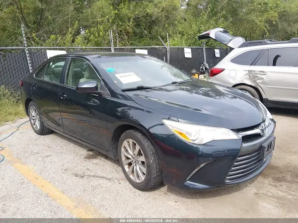 4T1BF1FK8HU438500 2017 TOYOTA CAMRY - Image 1