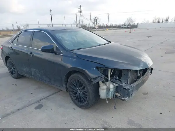 4T1BF1FK8HU450405 2017 TOYOTA CAMRY - Image 1