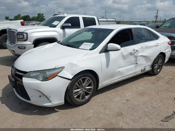 4T1BF1FK8HU618625 2017 TOYOTA CAMRY - Image 2