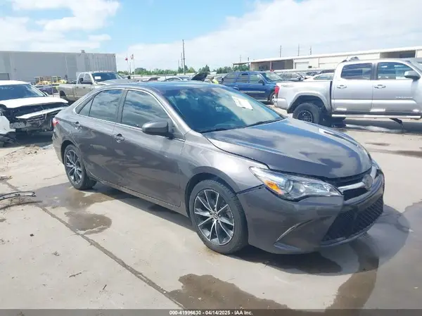 4T1BF1FK8HU630211 2017 TOYOTA CAMRY - Image 1