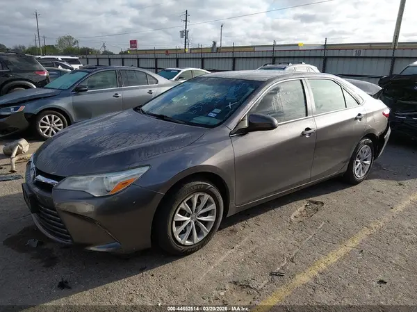 4T1BF1FK8HU630614 2017 TOYOTA CAMRY - Image 2