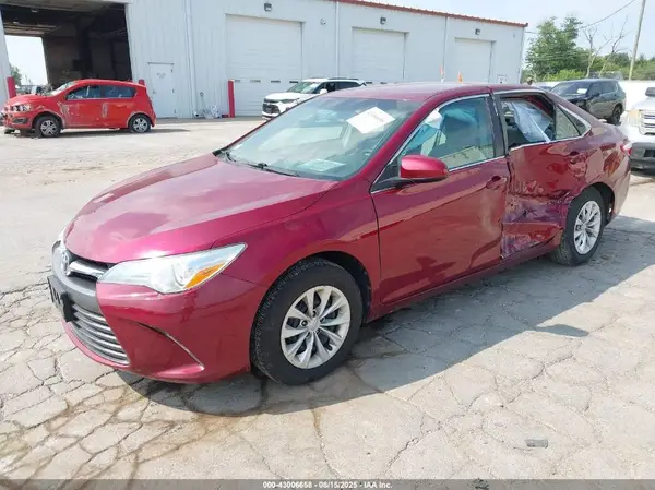 4T1BF1FK8HU633075 2017 TOYOTA CAMRY - Image 2