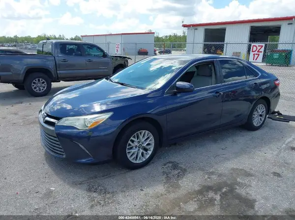 4T1BF1FK8HU638065 2017 TOYOTA CAMRY - Image 2