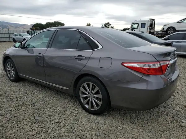 4T1BF1FK8HU640012 2017 TOYOTA CAMRY - Image 2