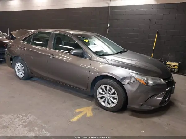 4T1BF1FK8HU640267 2017 TOYOTA CAMRY - Image 1