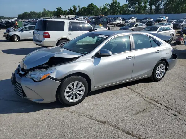 4T1BF1FK8HU650877 2017 TOYOTA CAMRY - Image 1