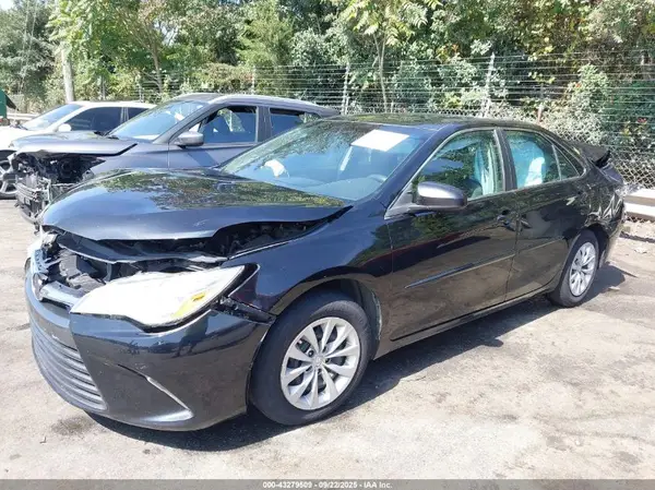 4T1BF1FK8HU674807 2017 TOYOTA CAMRY - Image 2