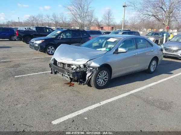 4T1BF1FK8HU675469 2017 TOYOTA CAMRY - Image 2