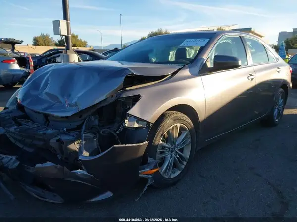 4T1BF1FK8HU680560 2017 TOYOTA CAMRY - Image 2